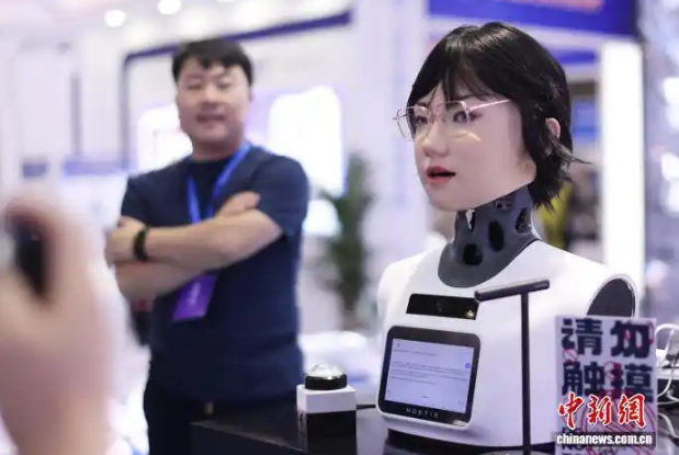 機器人扎堆亮相 世界智能制造博覽會南京開展